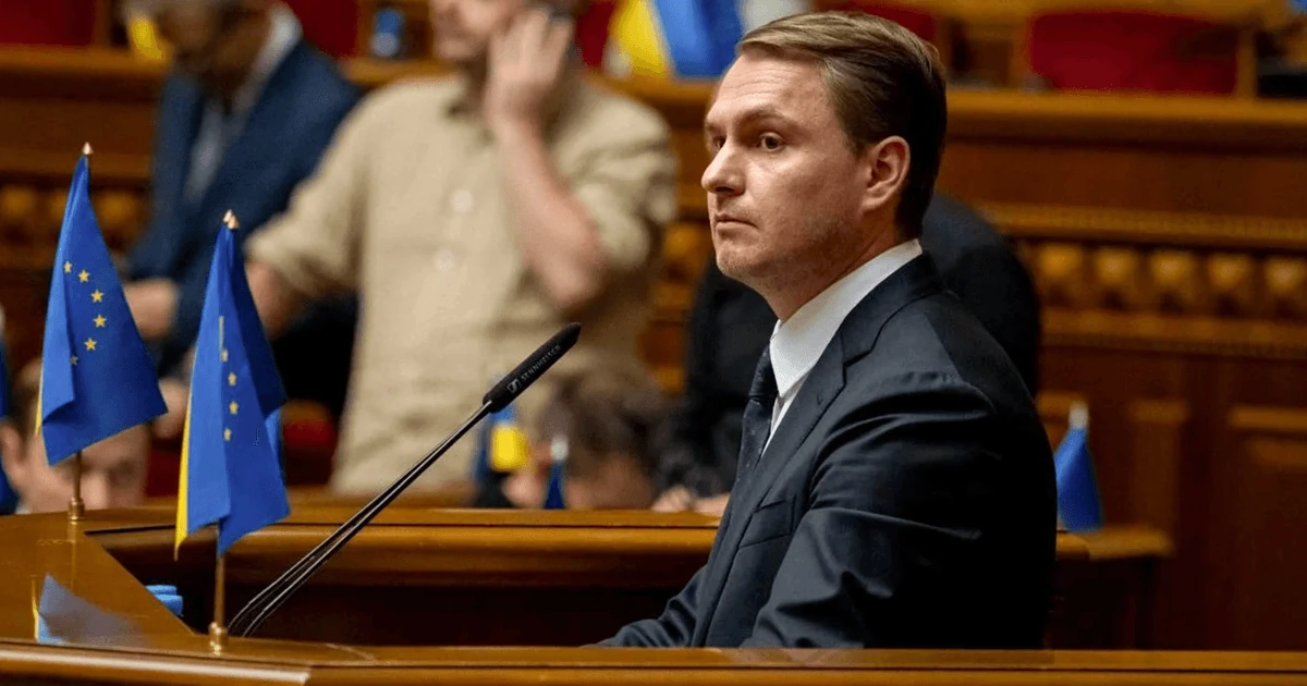 Службове розслідування щодо відрядження Кравченка: що вже відомо