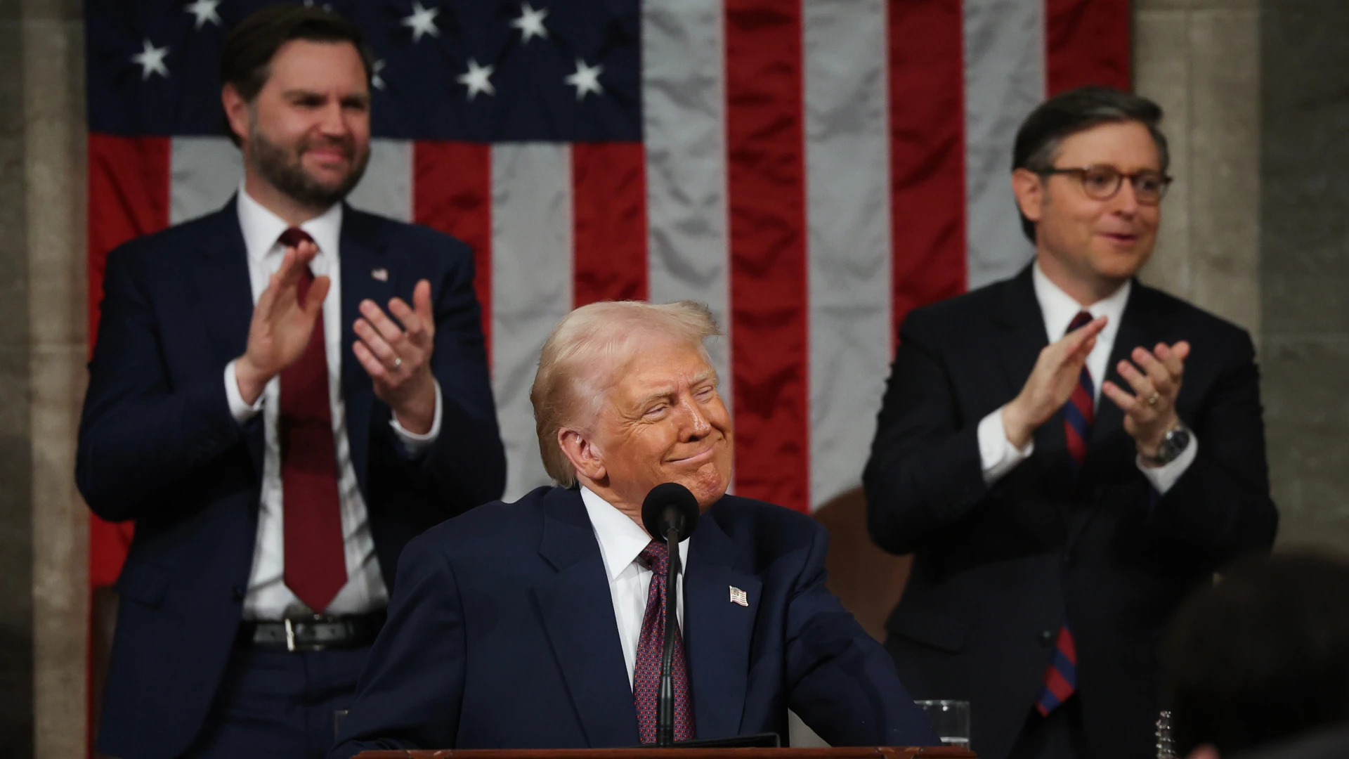 Білий дім, цілодобова трансляція на YouTube з виступами Дональда Трампа на тлі конфлікту з незалежними медіа