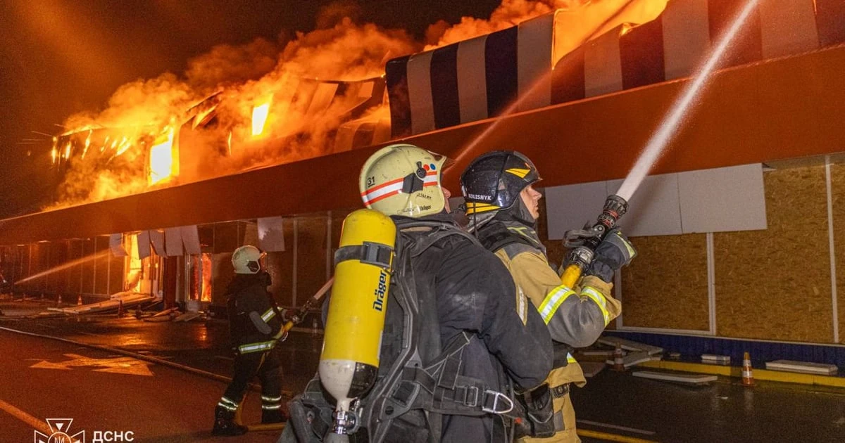 153 дрони за ніч: унаслідок атак у Харкові постраждали троє рятувальників